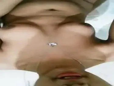 Cewek Cantik Sapa Penonton Sebelum Colmek Becek
